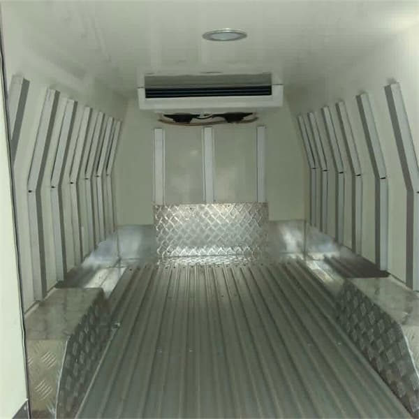 <h3>Dubai Refrigerated Truck,chiller van,Freezer pickup,Reefer </h3>
